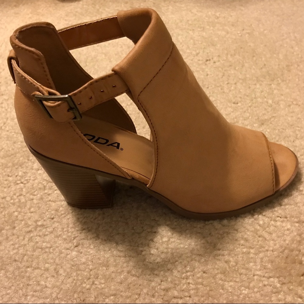 Soda cutout bootie